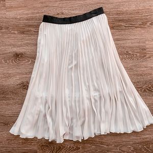 Midi pleaded white skirt